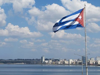 国交回復と大使館設置で合意　米・キューバ