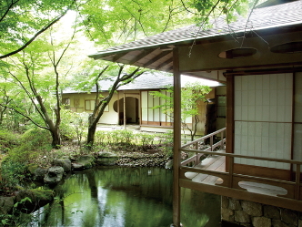ザ・プリンス 京都宝ヶ池｜日本庭園に建つ名建築「茶寮」で美酒に酔う夏の宵